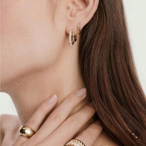 MEJURI ELLA DOUBLE HOOPS + BONUS BRAND NAME GIFT!🎁